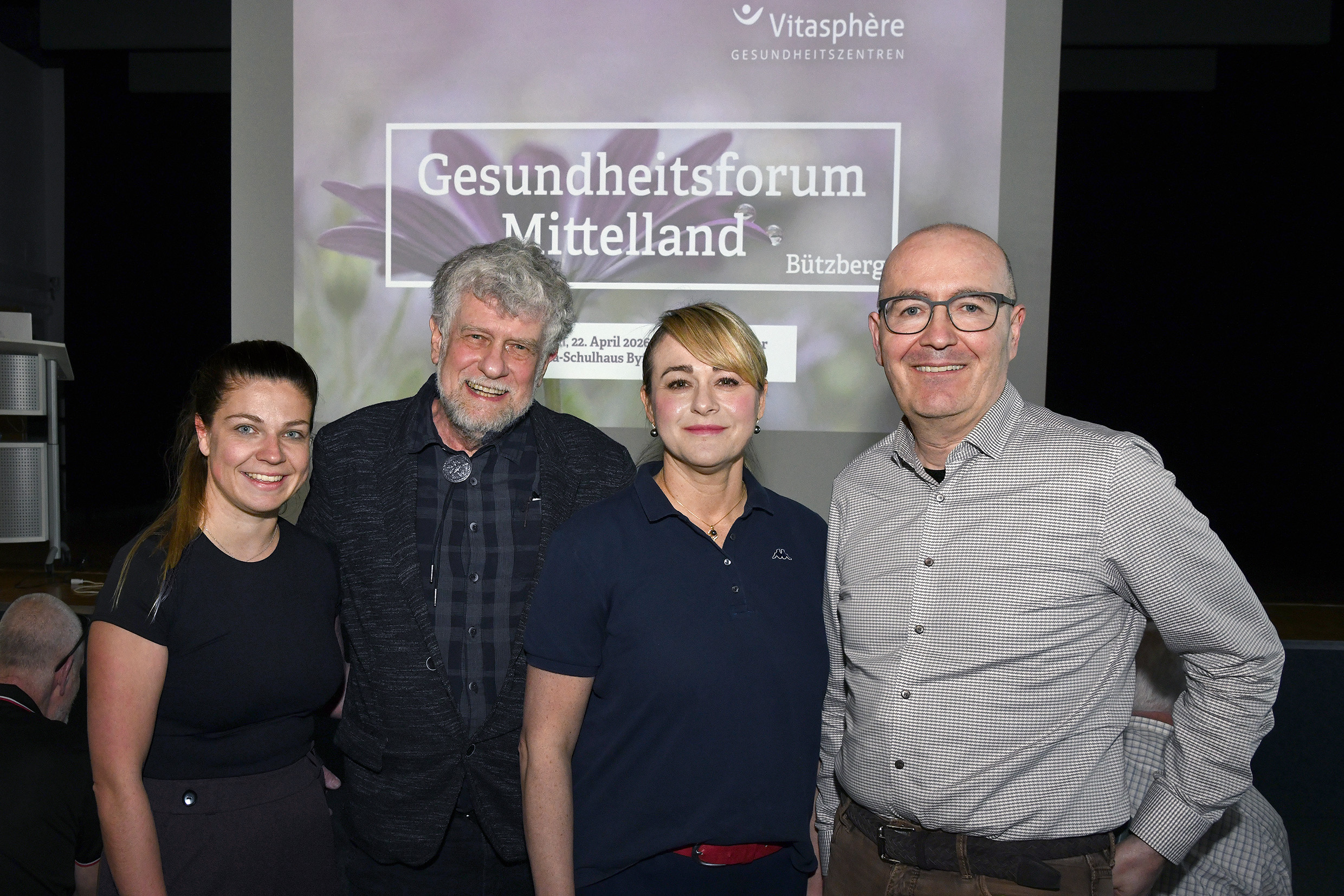Gesundheitsforum Mittelland der Gesundheitszentren Vitasphère Oensingen und Bützberg in Bützberg. Von links: Angela Lisser (Praxiskoordinatorin), Matthias Holeiter (Apitherapie), Julia Nungesser (Gürtelrose) und Andreas Baumann (Neurozentrum Oberaargau in Langenthal). Foto: Thomas Peter